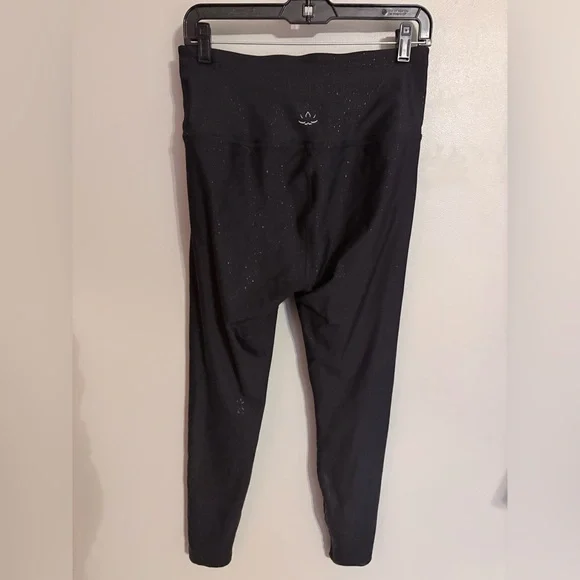 Beyond Yoga ALLOY OMBRE Midi Yoga Leggings – Black Foil Speckle - Picture 3 of 12